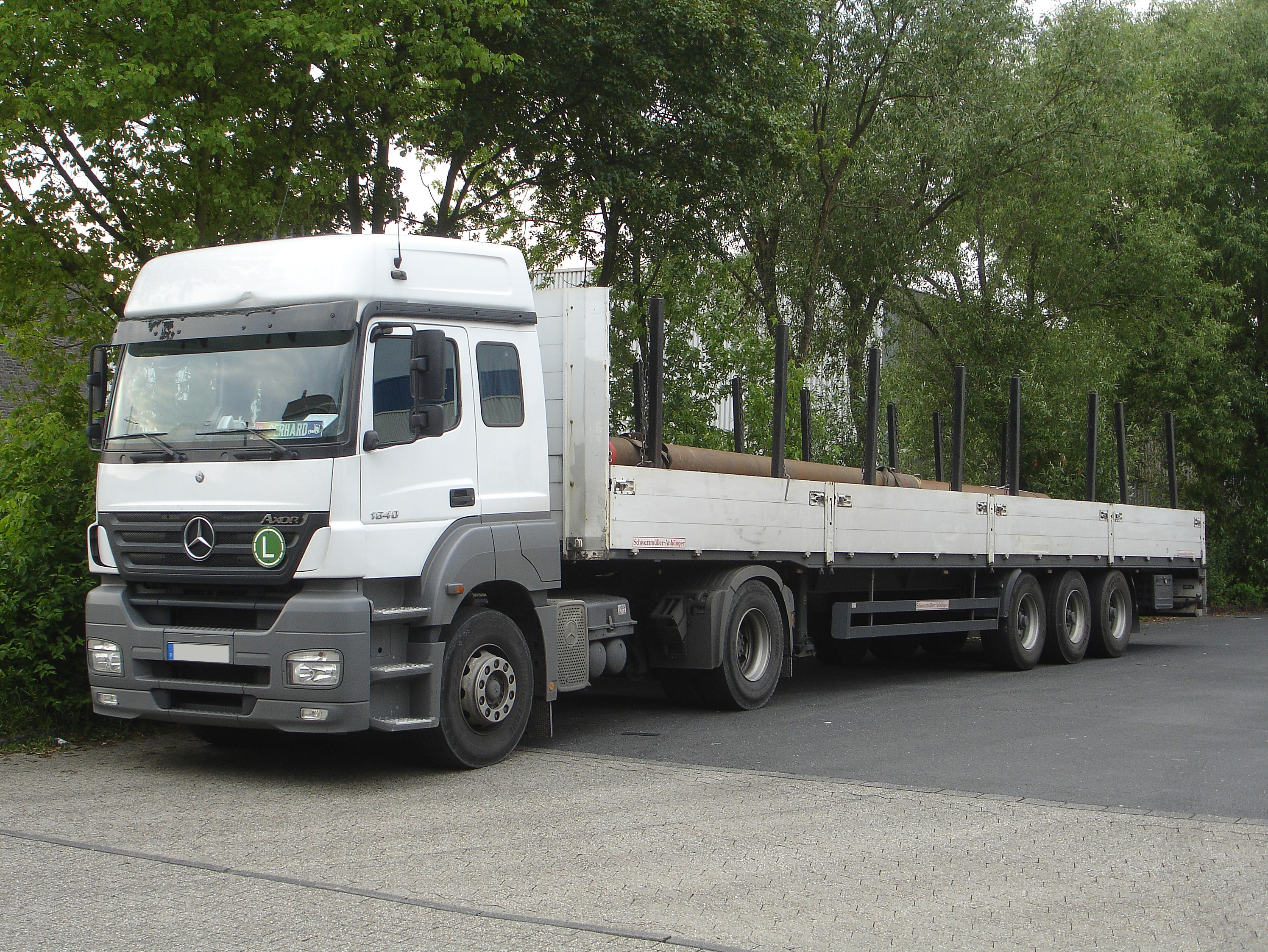 Монтаж мягкой фольгированной кровли